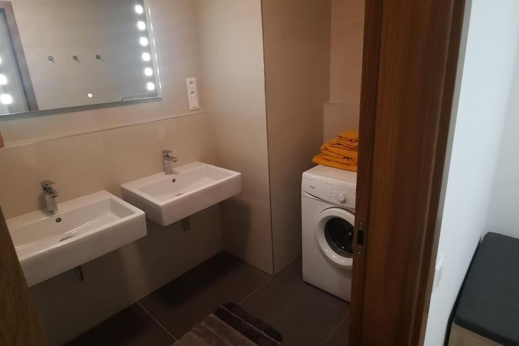 Sky-Park Flat&Parking Apartman Pozsony Kültér fotó