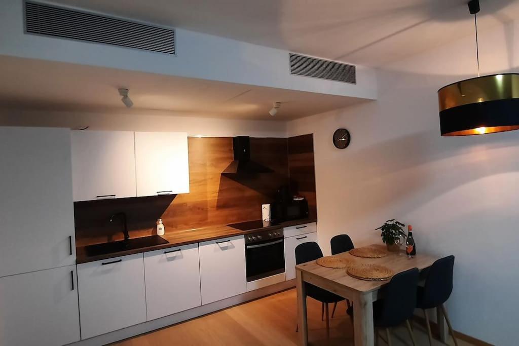 Sky-Park Flat&Parking Apartman Pozsony Kültér fotó